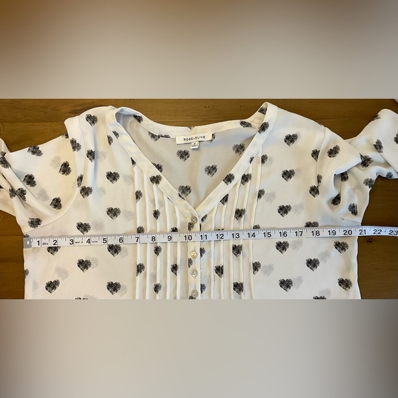 Rose & Olive Cream Pleated Blouse with Relaxed Fit - Picture 5 of 5